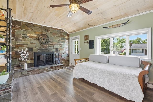 8 Maple Rd, Westford, MA 01886