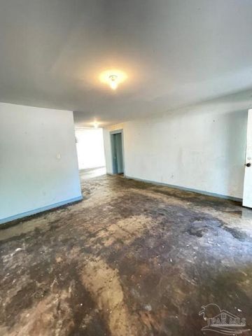 913 Belair Rd, Pensacola, FL 32505