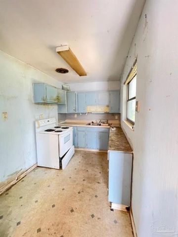 913 Belair Rd, Pensacola, FL 32505