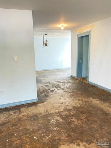 913 Belair Rd, Pensacola, FL 32505