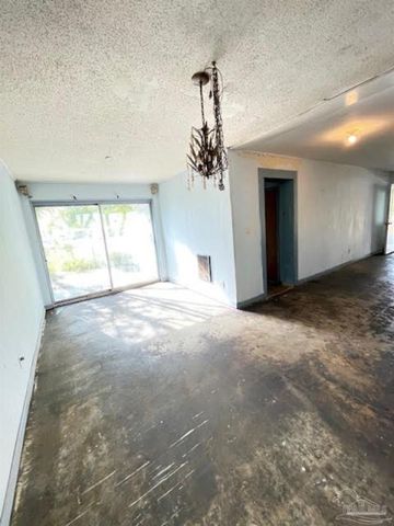 913 Belair Rd, Pensacola, FL 32505