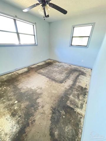 913 Belair Rd, Pensacola, FL 32505