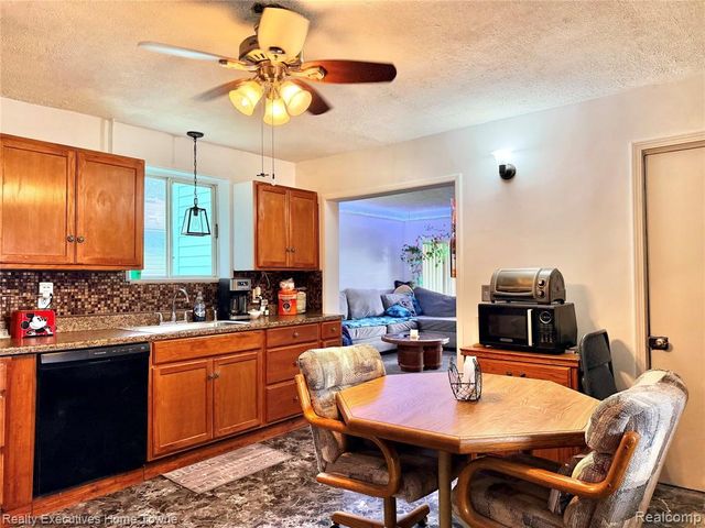 38303 Little Mack Avenue, Clinton Township, MI 48036