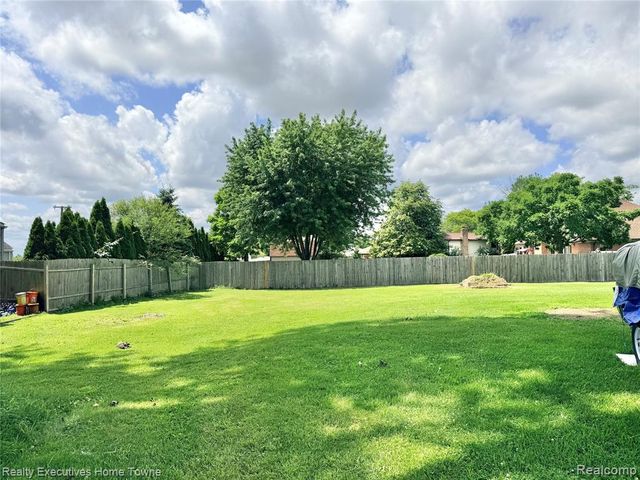 38303 Little Mack Avenue, Clinton Township, MI 48036