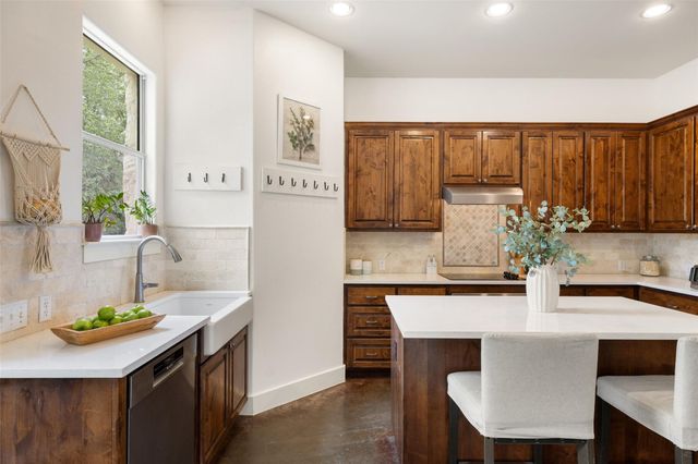 1906 Bee Creek RD, Spicewood, TX 78669