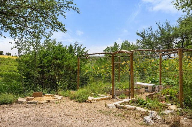 1906 Bee Creek RD, Spicewood, TX 78669
