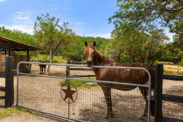 1906 Bee Creek RD, Spicewood, TX 78669
