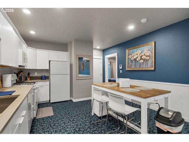 227 COMMERCIAL St Ne, Salem, OR 97301