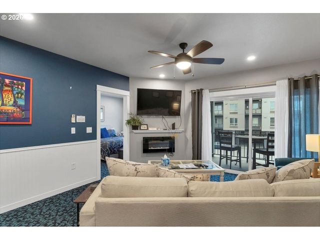 227 COMMERCIAL St Ne, Salem, OR 97301