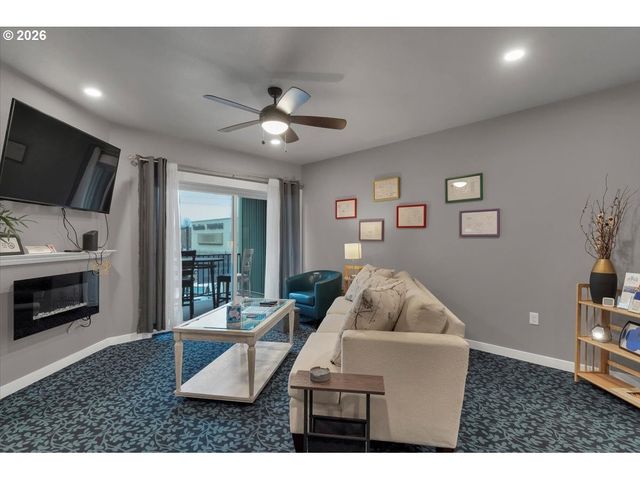 227 COMMERCIAL St Ne, Salem, OR 97301