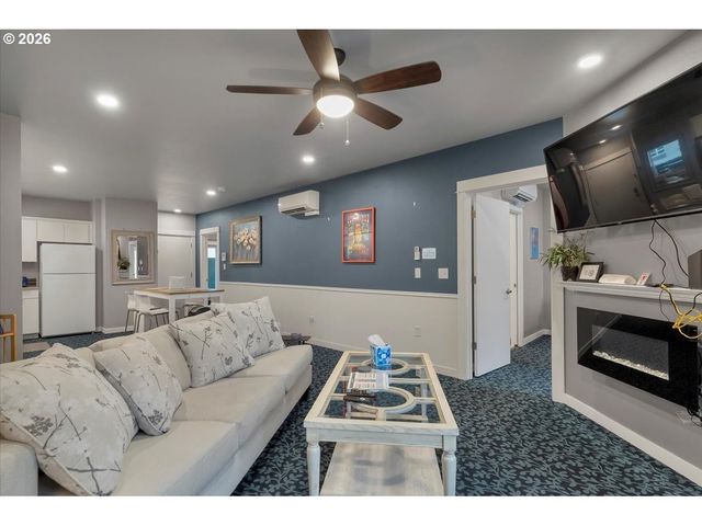 227 COMMERCIAL St Ne, Salem, OR 97301
