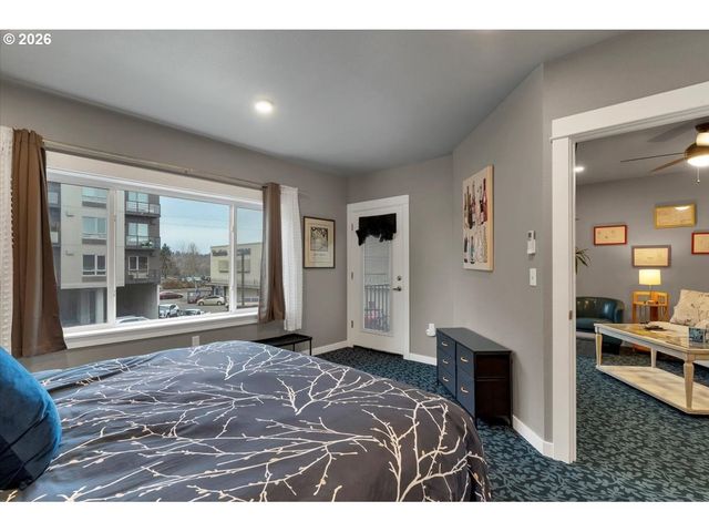 227 COMMERCIAL St Ne, Salem, OR 97301