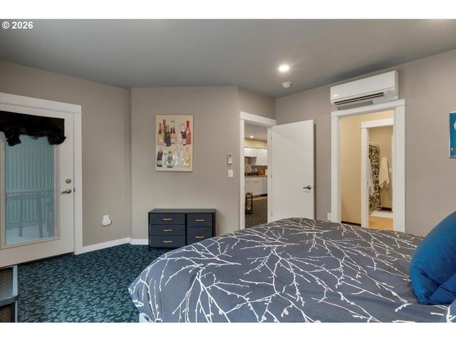 227 COMMERCIAL St Ne, Salem, OR 97301