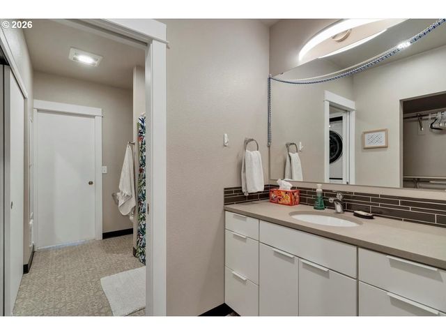 227 COMMERCIAL St Ne, Salem, OR 97301