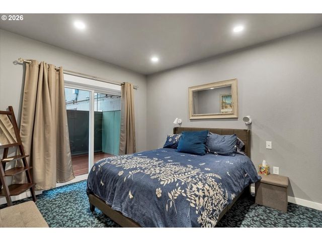 227 COMMERCIAL St Ne, Salem, OR 97301