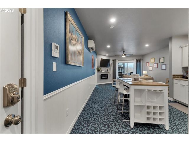 227 COMMERCIAL St Ne, Salem, OR 97301