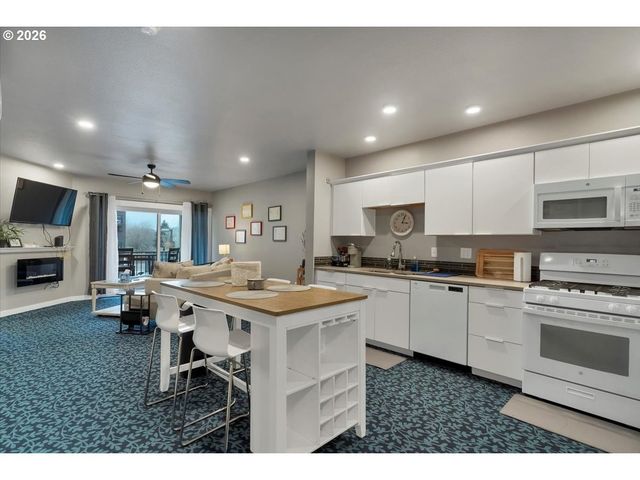 227 COMMERCIAL St Ne, Salem, OR 97301