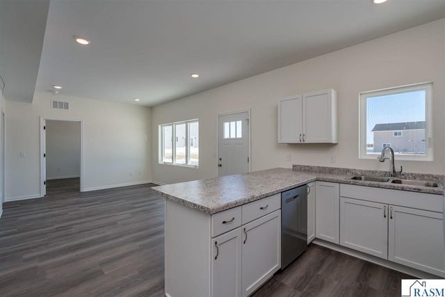 3122 Noble Drive, Mankato, MN 56001