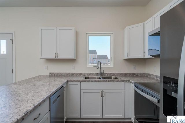 3122 Noble Drive, Mankato, MN 56001