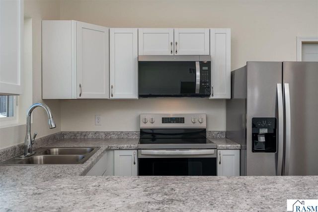 3122 Noble Drive, Mankato, MN 56001