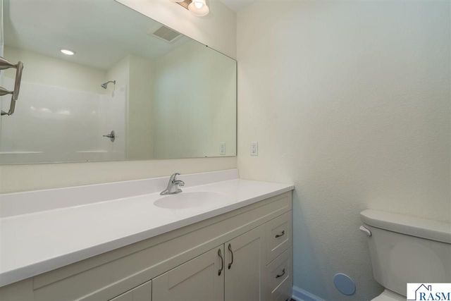 3122 Noble Drive, Mankato, MN 56001