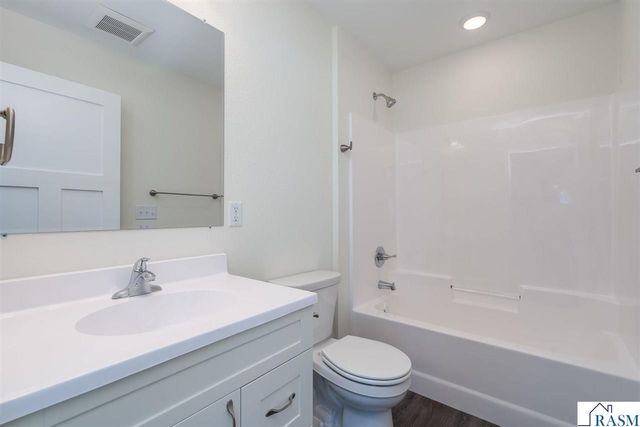 3122 Noble Drive, Mankato, MN 56001