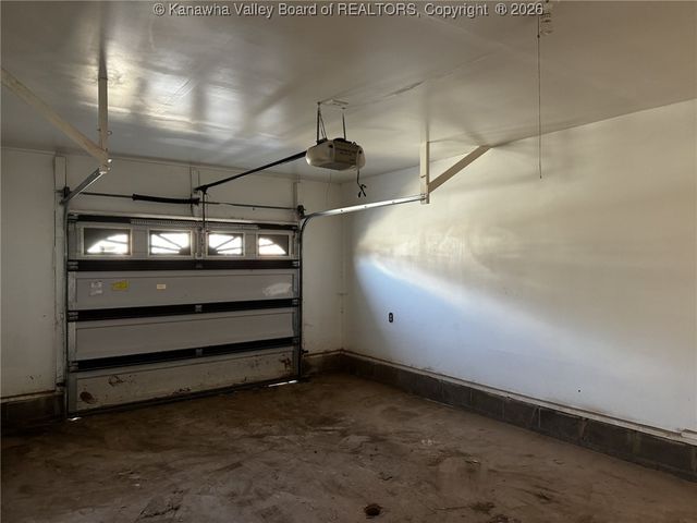 612 CROSS LANES Drive, Cross Lanes, WV 25143