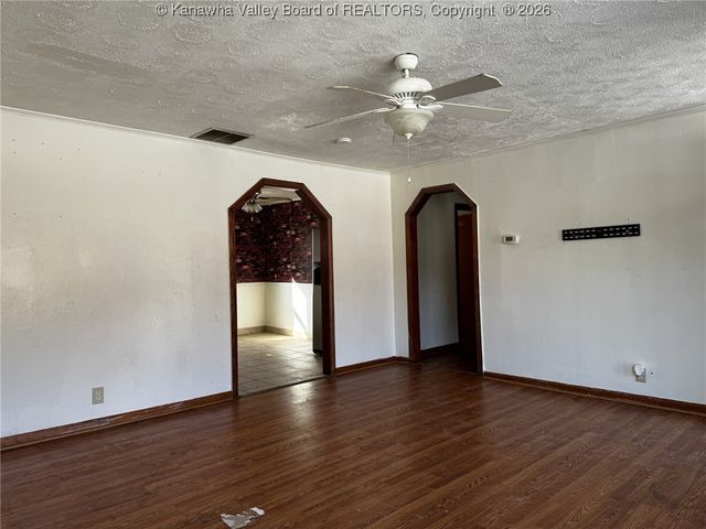 612 CROSS LANES Drive, Cross Lanes, WV 25143