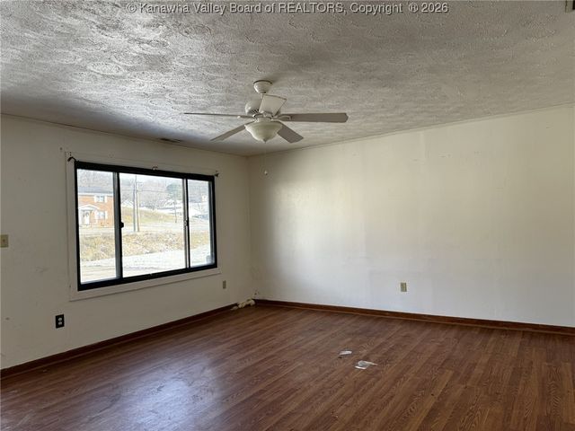 612 CROSS LANES Drive, Cross Lanes, WV 25143