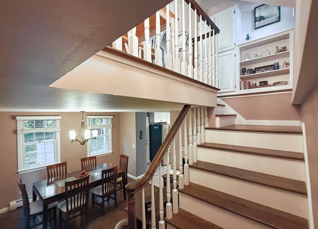 20 Charlton St, Sturbridge, MA 01566