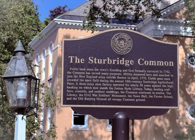 20 Charlton St, Sturbridge, MA 01566