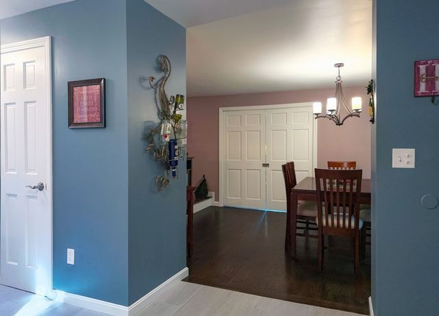 20 Charlton St, Sturbridge, MA 01566