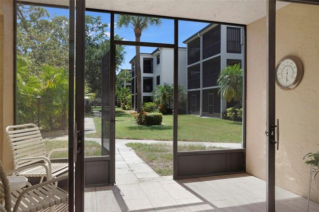 5090 BAY STREET NE 121, St Petersburg, FL 33703