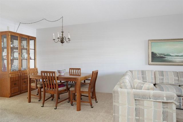 5090 BAY STREET NE 121, St Petersburg, FL 33703