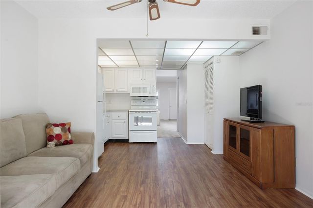5090 BAY STREET NE 121, St Petersburg, FL 33703