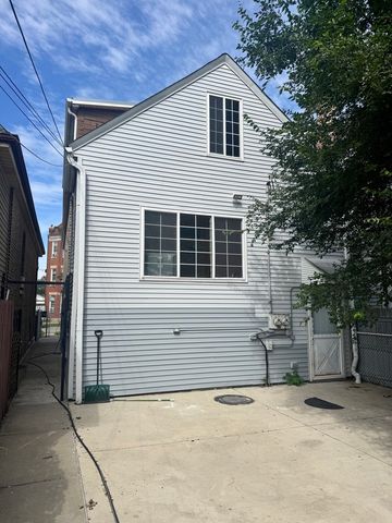 3039 S MILLARD Avenue, Chicago, IL 60623