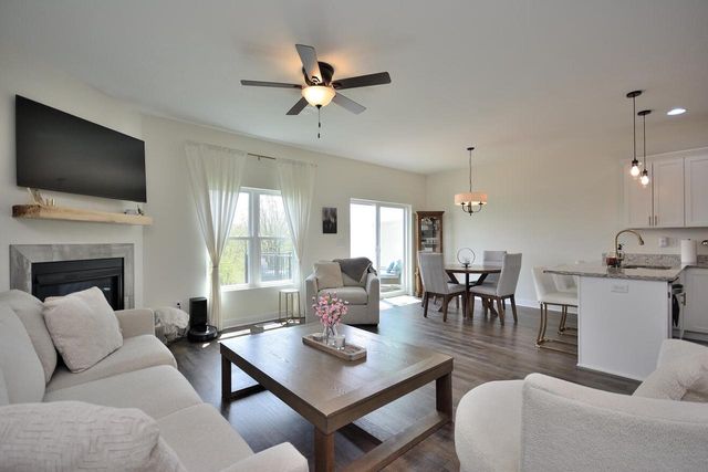 1358 Scenic Pointe COURT, Hartford, WI 53027