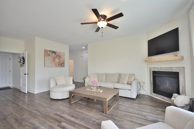 1358 Scenic Pointe COURT, Hartford, WI 53027