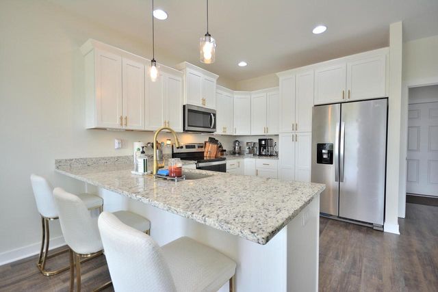 1358 Scenic Pointe COURT, Hartford, WI 53027
