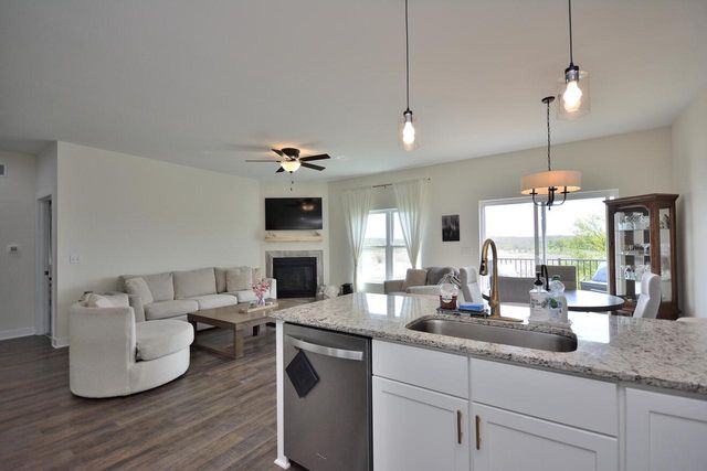 1358 Scenic Pointe COURT, Hartford, WI 53027