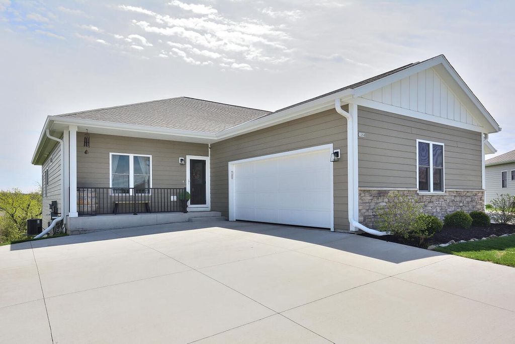 1358 Scenic Pointe COURT, Hartford, WI 53027