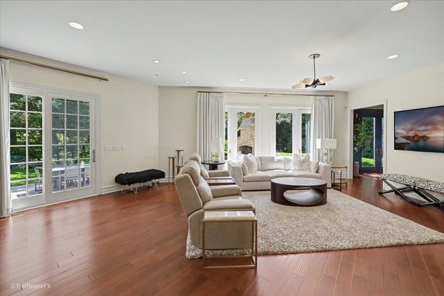 12 Carlisle Drive, Oak Brook, IL 60523