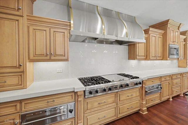 12 Carlisle Drive, Oak Brook, IL 60523