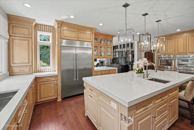 12 Carlisle Drive, Oak Brook, IL 60523