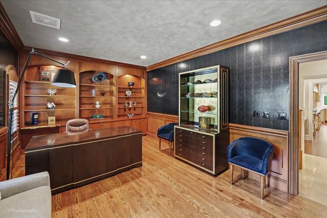 12 Carlisle Drive, Oak Brook, IL 60523