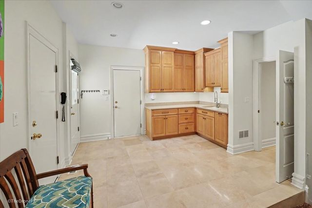 12 Carlisle Drive, Oak Brook, IL 60523