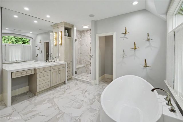 12 Carlisle Drive, Oak Brook, IL 60523