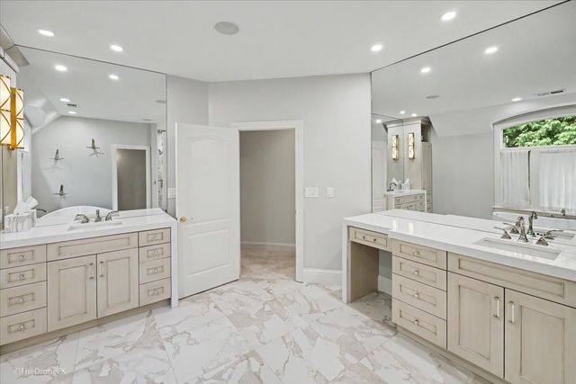 12 Carlisle Drive, Oak Brook, IL 60523