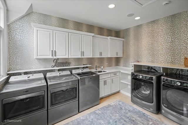 12 Carlisle Drive, Oak Brook, IL 60523