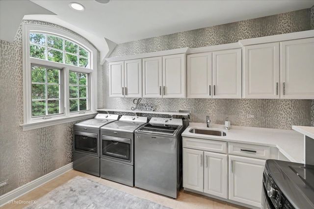 12 Carlisle Drive, Oak Brook, IL 60523